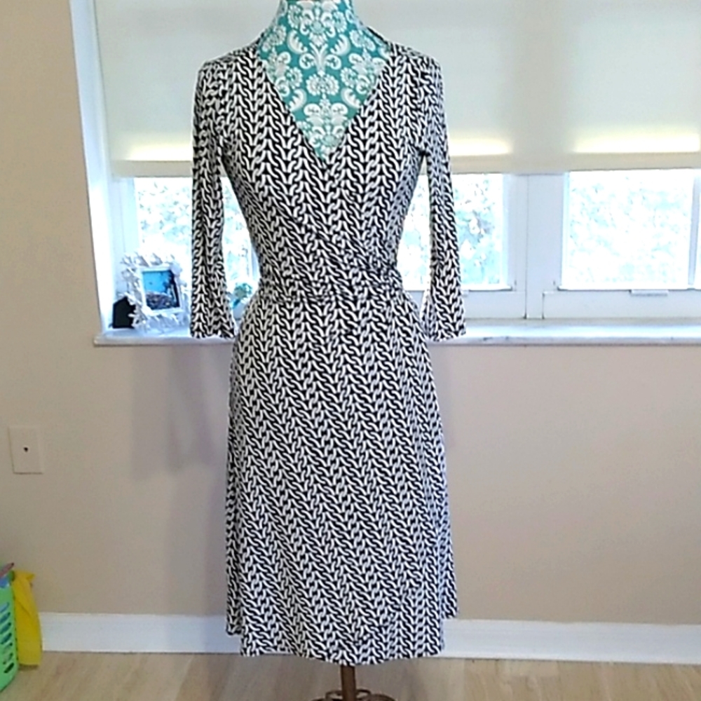 Ladies black & white print wrap dress size M by Maggy L